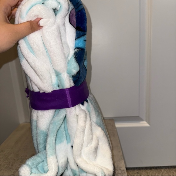 Stitch Twin Size Plush Blanket - Picture 3 of 4